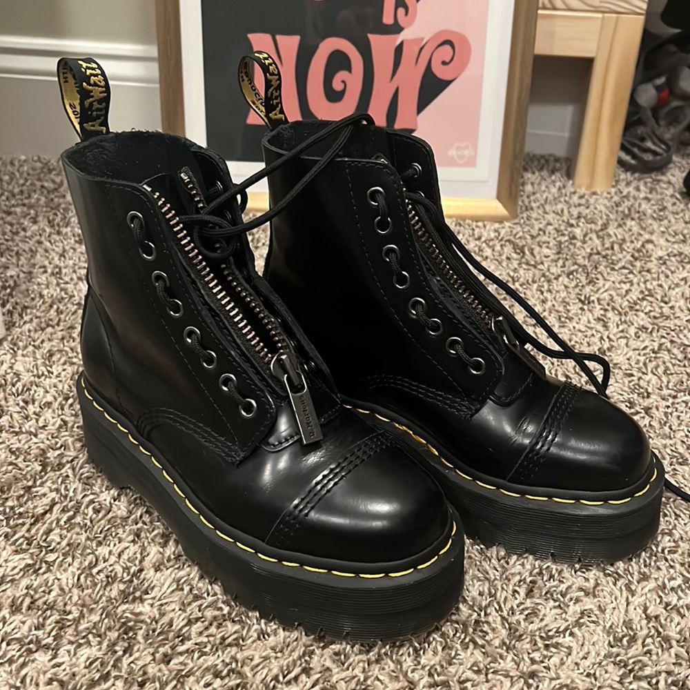 Dr Marten Sinclair boot size 37/6 platform, lace and zip